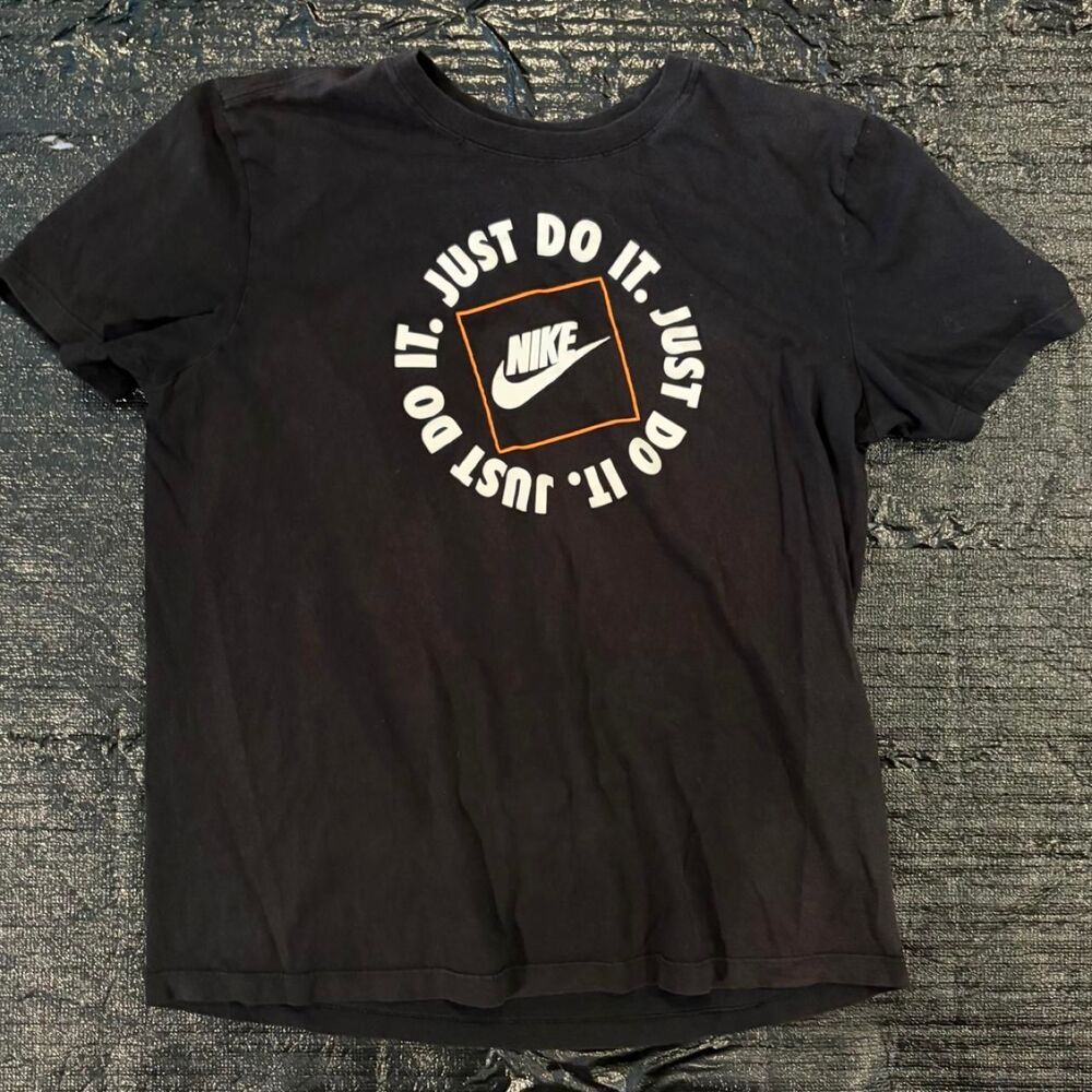 Nike Men's Black and Grey T-shirt